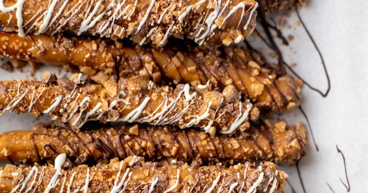 Crockpot Candy [Peanuts + Caramel + Pretzels] - It's Always Autumn