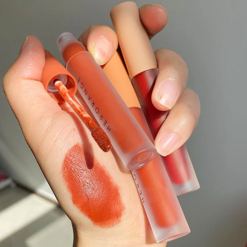 Title 1, Rossetto Opaco Air Finish Senza Macchie su Tazz...