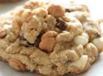 Snickers Stuffed Loaded Peanut Butter Oatmeal Cookies was pinched from <a href="http://www.laurenslatest.com/snickers-stuffed-loaded-peanut-butter-oatmeal-cookies/" target="_blank">www.laurenslatest.com.</a>