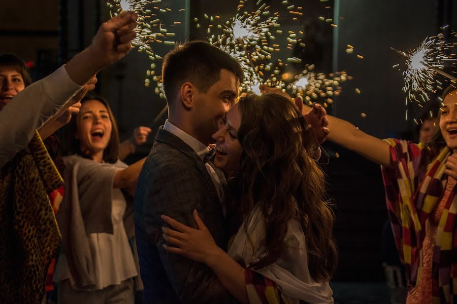 शादी का फोटोग्राफर Artem Popov (popovartem)। जून 19 2017 का फोटो