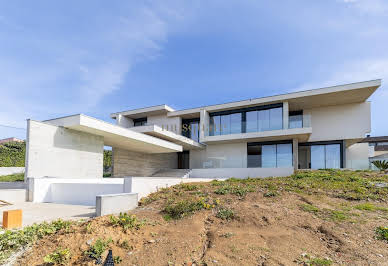 Maison avec piscine et terrasse 4