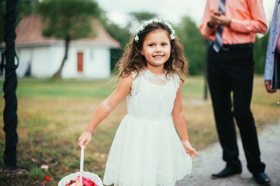 Fotógrafo de casamento Nikita Tomilov (nikitatomil0v). Foto de 31 de maio 2015