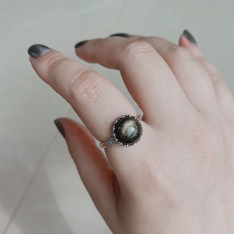 Bague thaïlandaise vintage en argent et obsidienne naturelle, un bijou intemporel. Design unique et élégant pour un style raffiné. Cadeau parfait.
