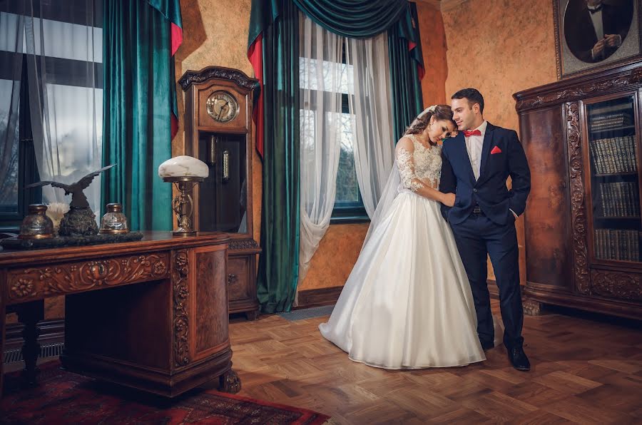 Fotógrafo de casamento Dmitriy Shemet (fotik71). Foto de 16 de fevereiro 2016