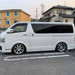 ハイエースバン TRH200V