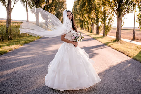 Wedding photographer Emese Grósz (groszemese). Photo of 31 May 2022