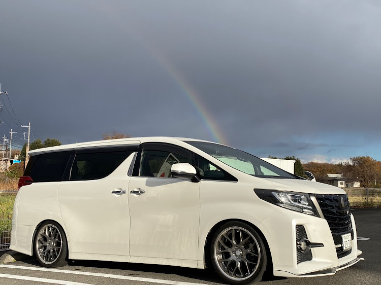 アルファードの遠征・ドライブ・2024ベストショット11月・車高調整に関するカスタム事例の投稿画像1枚目