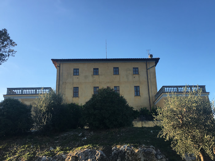 Grosseto, Villa Fattoria Granducale di Alberese, con due terrazze laterali di diversa grandezza