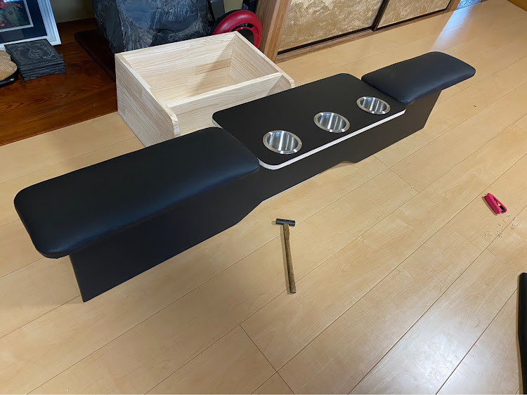 ハイエースバンのハイエース・自作・DIY・テーブル・コンソールボックスに関するカスタム事例の投稿画像4枚目