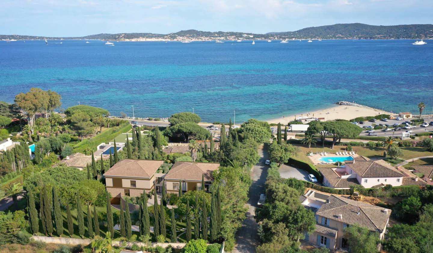 Seaside apartment with terrace Grimaud