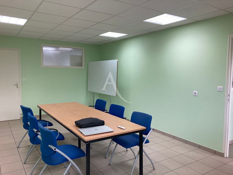 Location  locaux professionnels  202 m² à Antigny (85120), 900 €