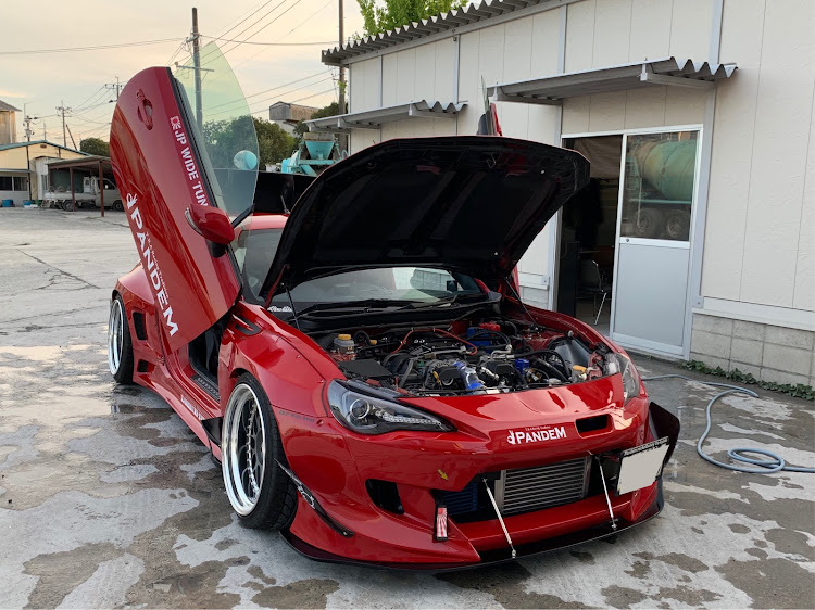 86のRocket Bunny・ガルウィング・ロケットバニー・シザードア・86ターボに関するカスタム事例の投稿画像2枚目