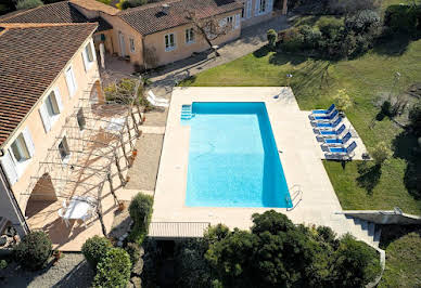 Villa avec piscine et terrasse 5