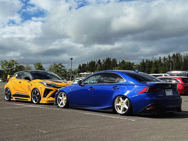 C-HRのTOYOTA・C-HR・レクサスIS300h・コラボに関するカスタム事例の投稿画像5枚目