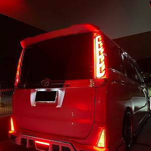 ヴォクシー ZRR80W