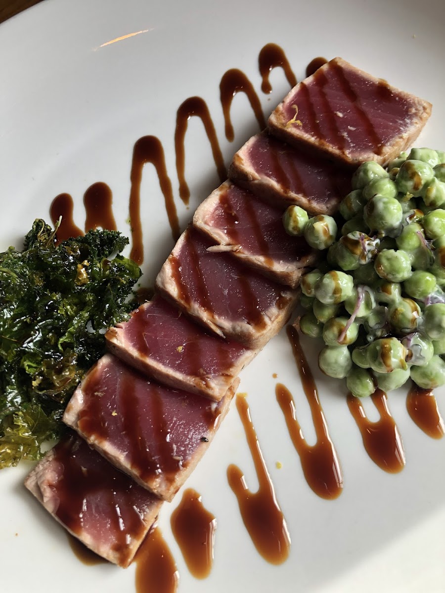 Seared Tuna with wasabi peas and kale