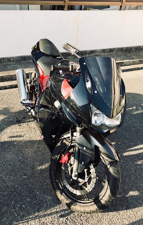 マトゥエさんが投稿したNinja250R・バイク・納車から現在までの愛車・納車一周年に関するカスタム事例の投稿画像1枚目