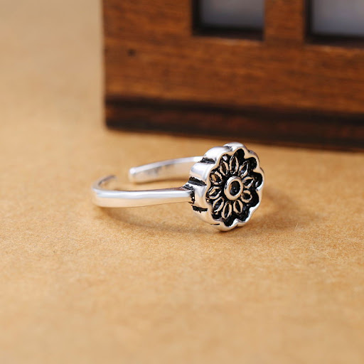 Title 5, Vintage Lotus Ring Thai Silberring für Damen. E...