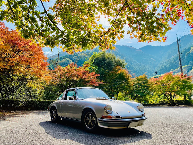 911 クーペの紅葉や・嗚呼紅葉が・紅葉だ・愛車の一番好きな角度・全方位好きに関するカスタム事例の投稿画像2枚目