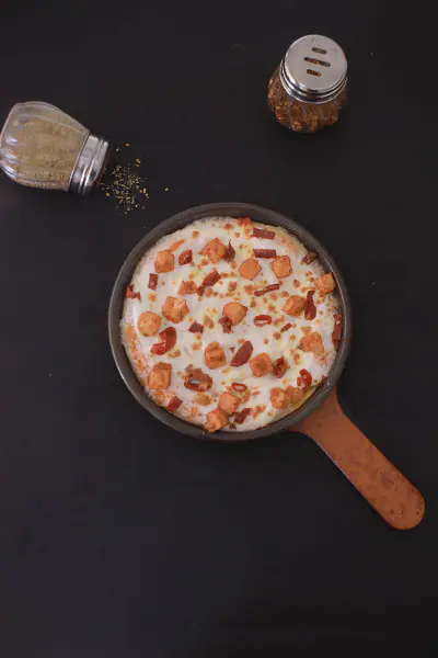 Spicy Chicken & Red Paprika Pizza