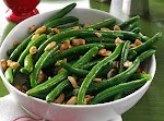 Roasted Garlic Green Beans with Cashews Recipe was pinched from <a href="http://www.tasteofhome.com/recipes/roasted-garlic-green-beans-with-cashews" target="_blank">www.tasteofhome.com.</a>