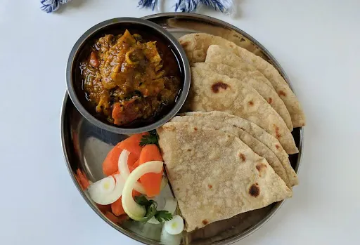 4 Pulka Roti With Chicken Kadai Masala