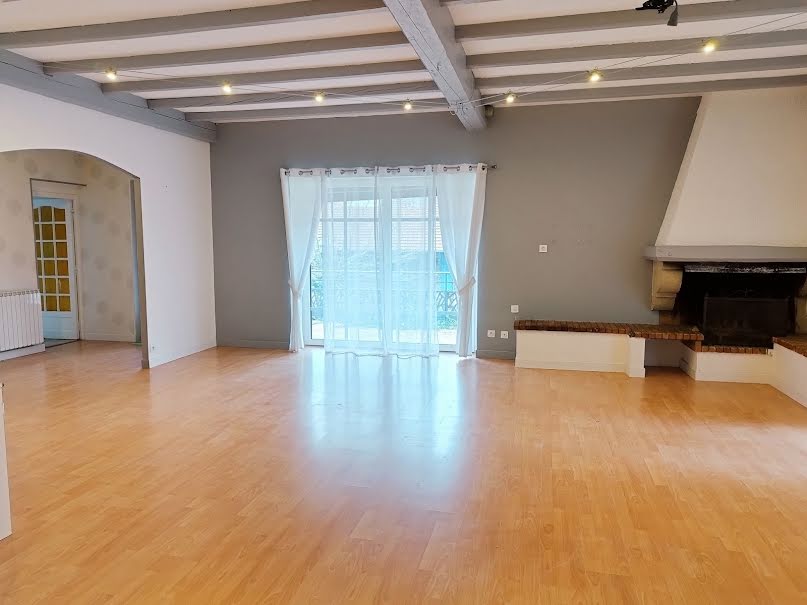 Vente appartement 4 pièces 267.5 m² à Saint-Vallier (26240), 220 000 €