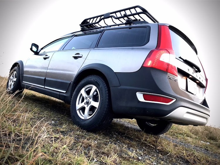 XC70のドローン撮影・ルーフラック・ヘリポート・冬の気配に関するカスタム事例の投稿画像1枚目