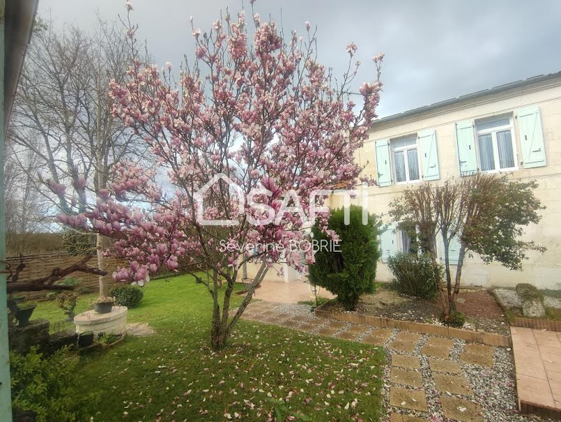 Vente maison 6 pièces 174 m² à Bussac-sur-Charente (17100), 279 000 €