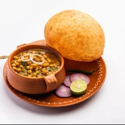 Chole Bhature (2 Pieces)