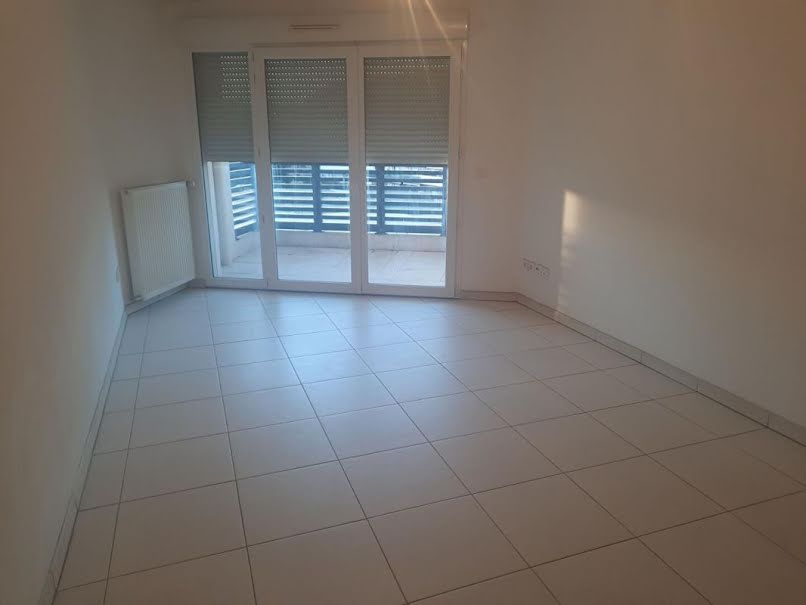 Location  appartement 2 pièces 40 m² à Toulon (83000), 675 €