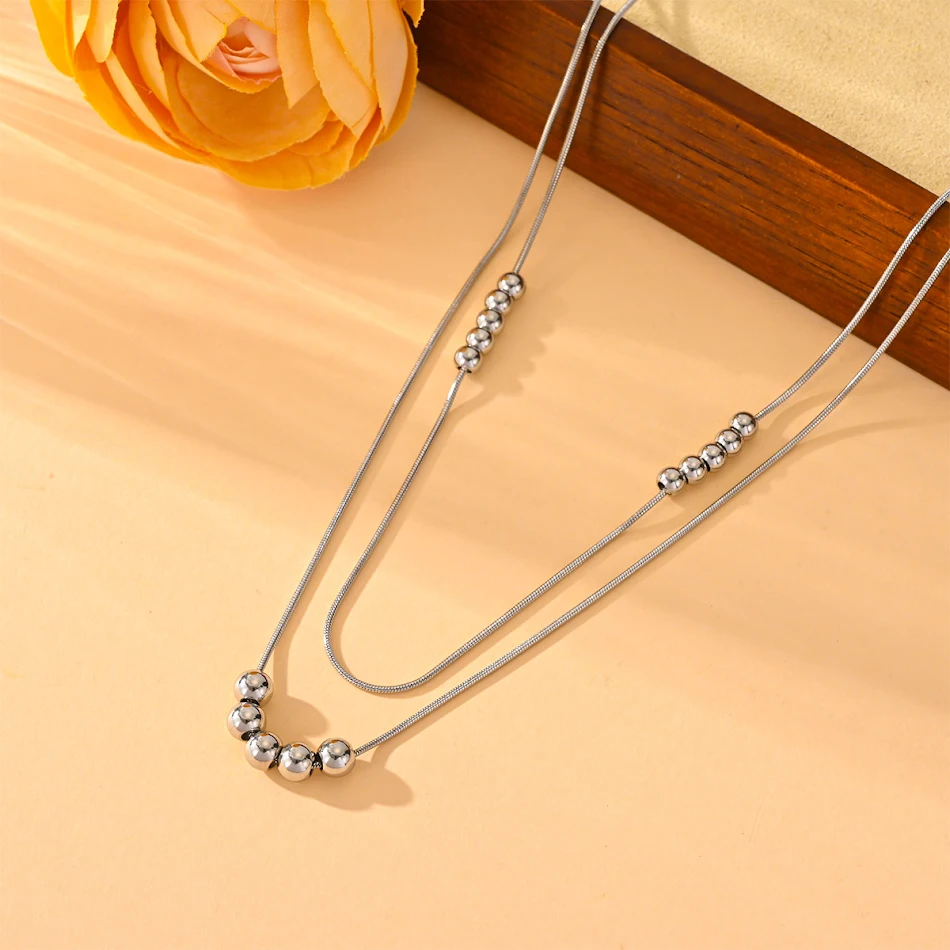 Collier en acier titane chaîne os de serpent pour hommes et femmes. Élégant et durable, idéal pour compléter votre tenue de soirée ou costume.