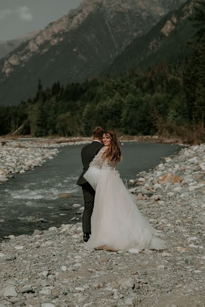 Fotógrafo de casamento Elbrus Takulov (takulov98). Foto de 6 de janeiro 2020