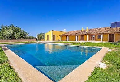 Maison avec piscine et terrasse 1