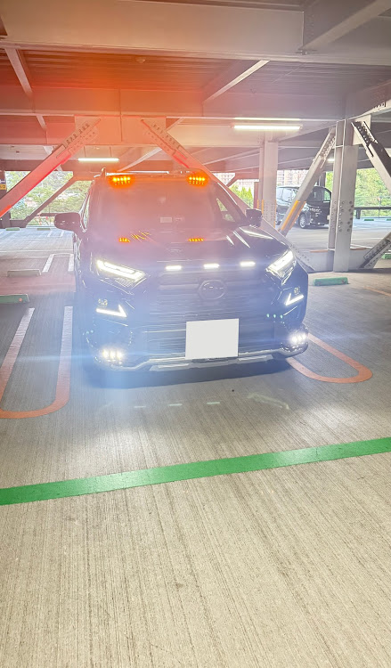 RAV4のルーフマーカー・フォグカバー交換に関するカスタム事例の投稿画像1枚目
