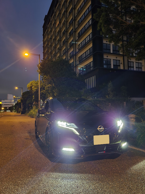 ノート オーラのノートオーラNISMO・深夜のドライブ・湾岸ドライブ・ノートオーラ・キリンクレーンに関するカスタム事例の投稿画像1枚目