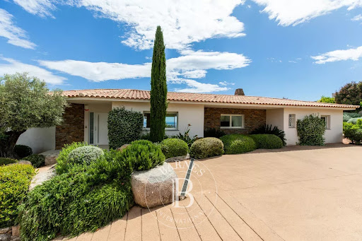 Villa with pool 4