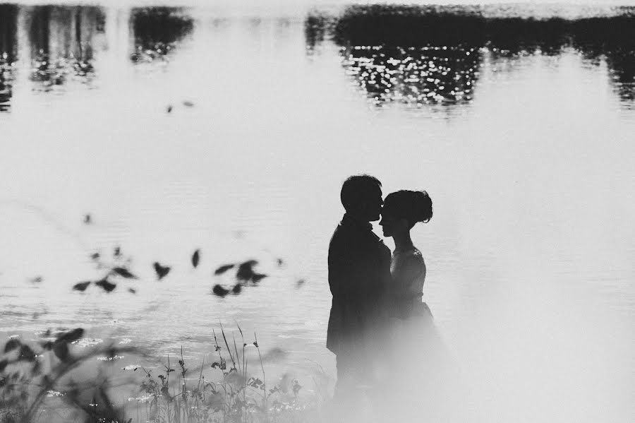 Fotógrafo de casamento Maks Kerzhencev (maxkerzh). Foto de 31 de março 2016