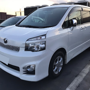 ヴォクシー ZRR70W
