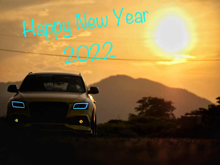 Q5のエネルギッシュイエロー🐥・新年のご挨拶・あけましておめでとうございます・黄色の年の幕開けぜよ!・五黄の百式😎に関するカスタム事例の投稿画像1枚目