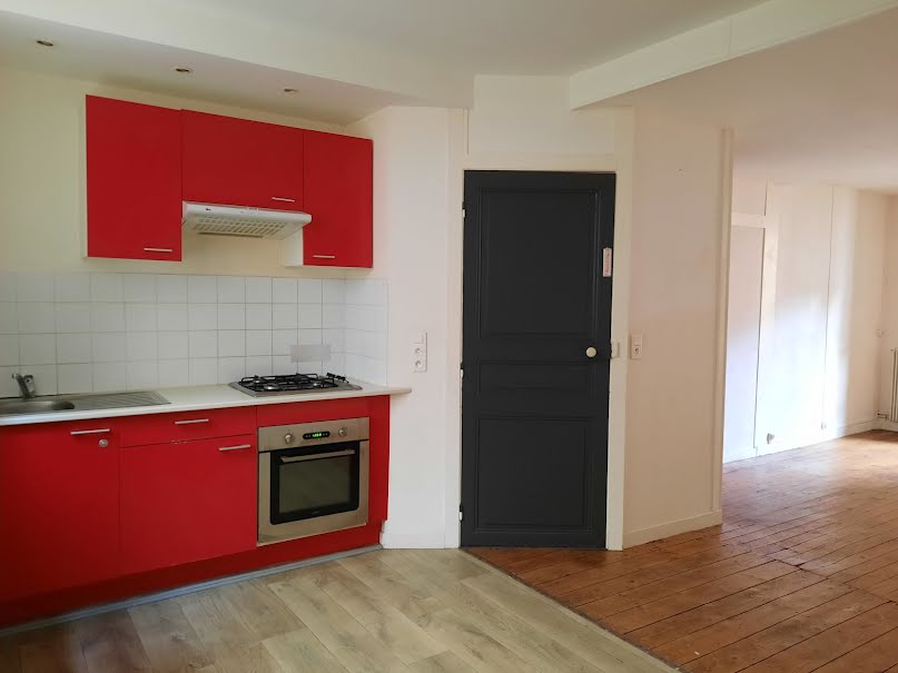 Vente maison  155 m² à Thiers (63300), 75 000 €