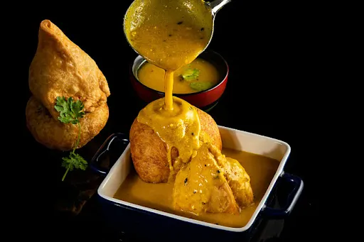 Dal Khasta Kachori With Rasedar Aloo Sabzi & Bhujia