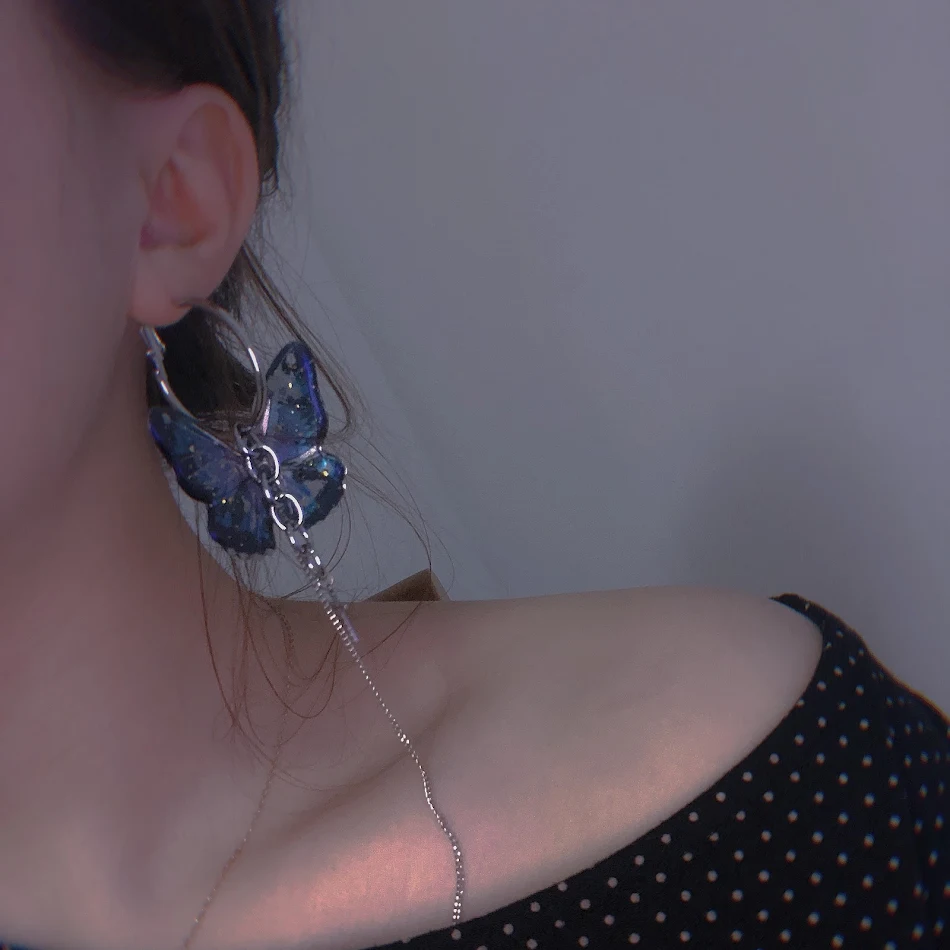 Vintage Punk oorbellen met ketting, staafje en vlinder – Uniek design met rebelse stijl. Opvallende oorbellen voor een gedurfde look.