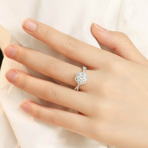 Title 4, Womens Fashion Diamond Ring All-matching. A ve...