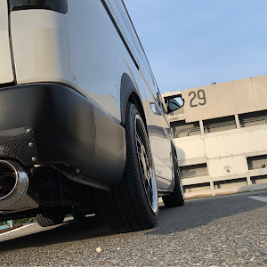ハイエースバン GDH201V