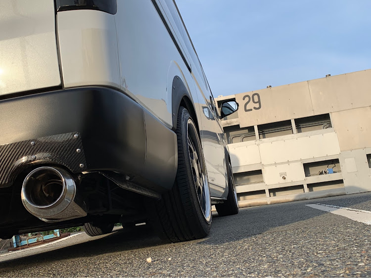 ハイエースバンの撮影iPhoneXSに関するカスタム事例の投稿画像1枚目