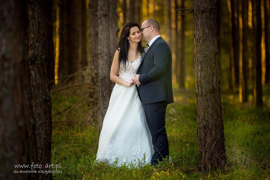 Fotógrafo de casamento Sławomir Krajewski (fotosartpl). Foto de 25 de fevereiro 2020