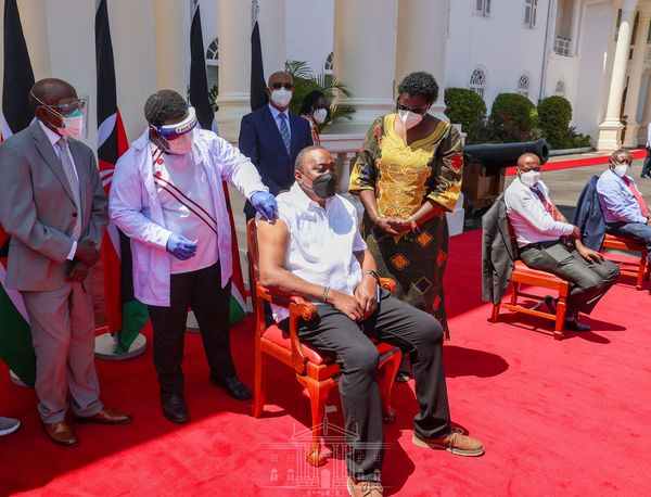 President Uhuru Kenyatta on Friday at State House, Nairobi received the booster dose of Moderna Covid-19 vaccine.