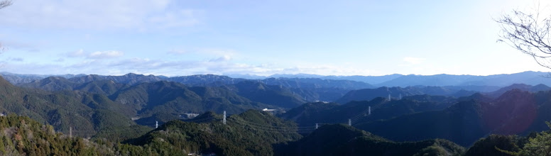 尾籠岩山の岩場からパノラマ