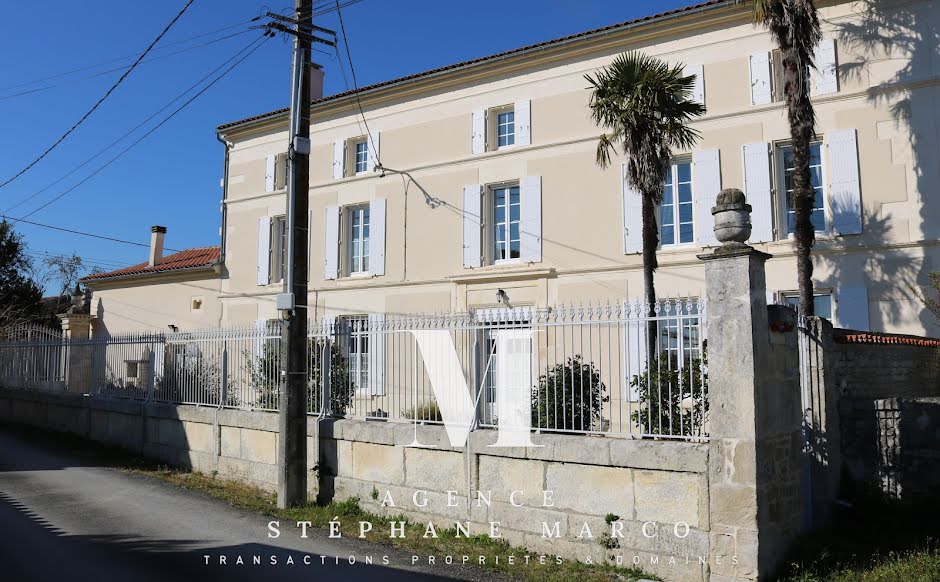 Vente maison 6 pièces 255 m² à Saintes (17100), 330 750 €